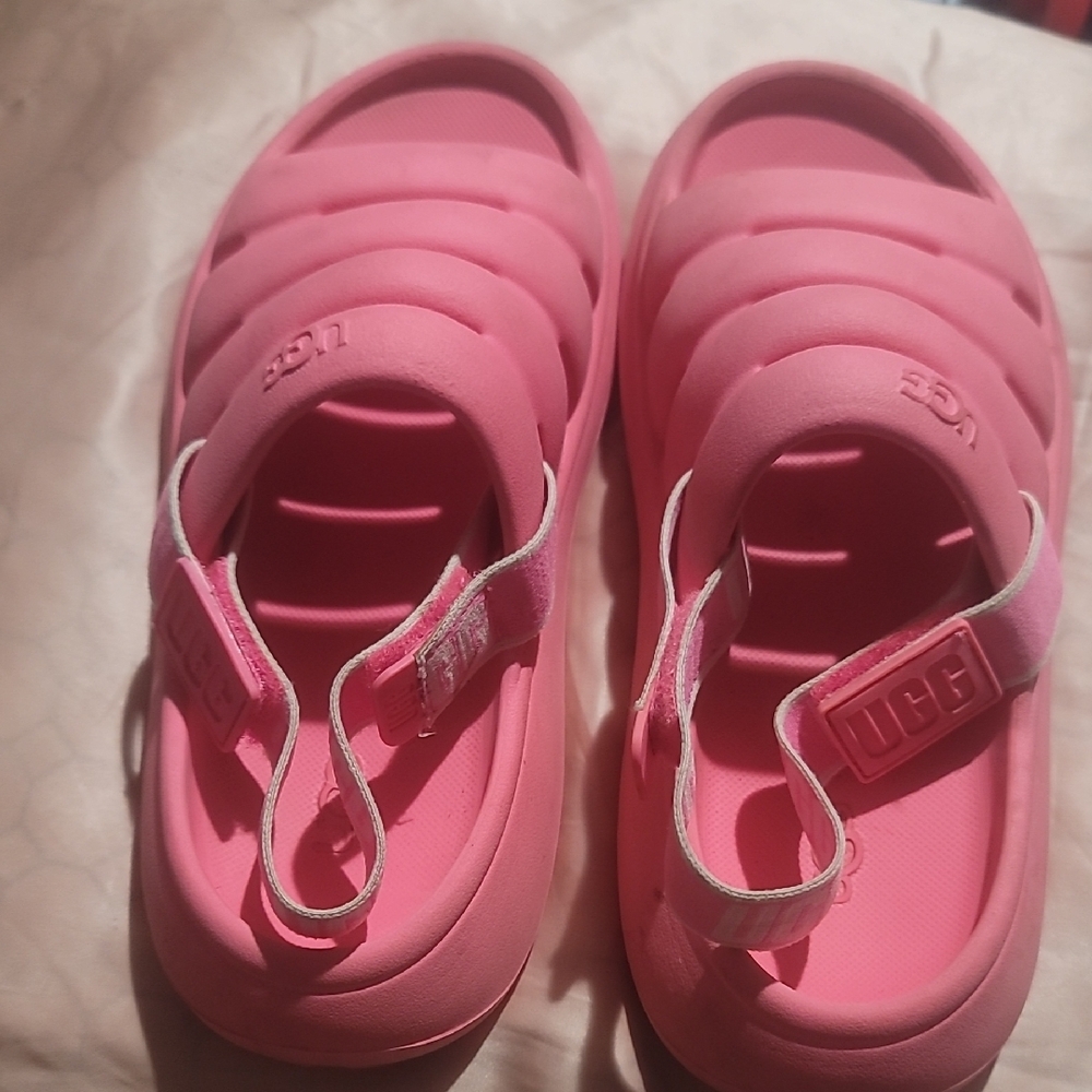 Girls UGG Sport Yeah Pink Sandals Playful Lightweight Design Size 3